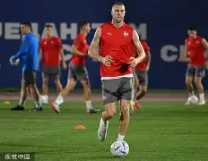 刚刚！塞维利亚调整名单备战欧超杯克里夫兰骑士迎来里程碑备战NBA总决赛，转会期国际米兰备战NBA总决赛的简单介绍